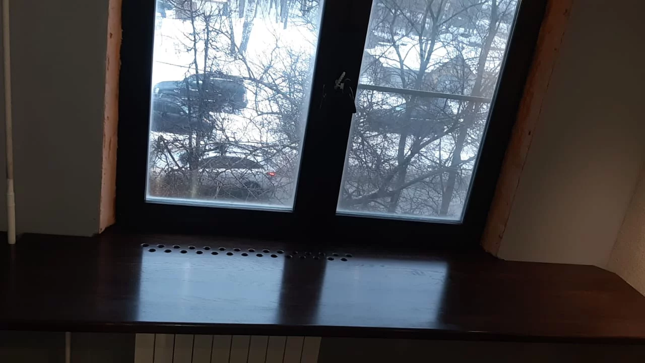 подоконник столешница с перфорацией из темного дуба