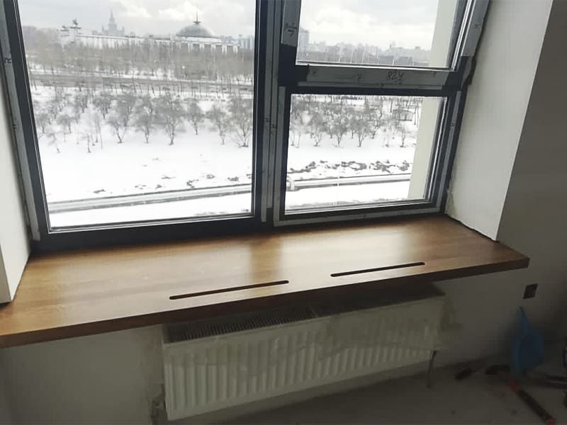 широкий прямой подоконник из дуба с конвекцией