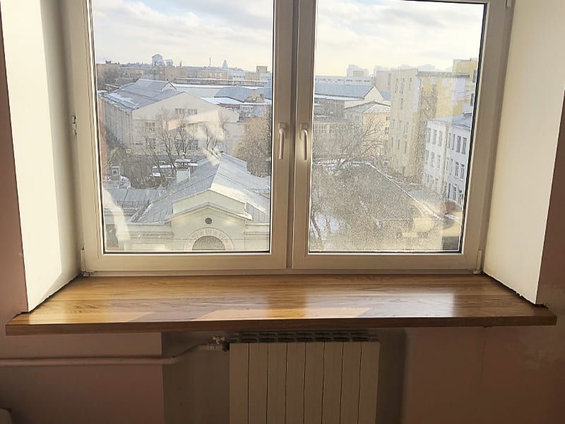 широкий подоконник из дуба