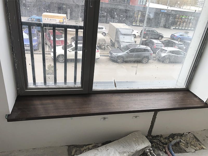 низкий подоконник из дуба